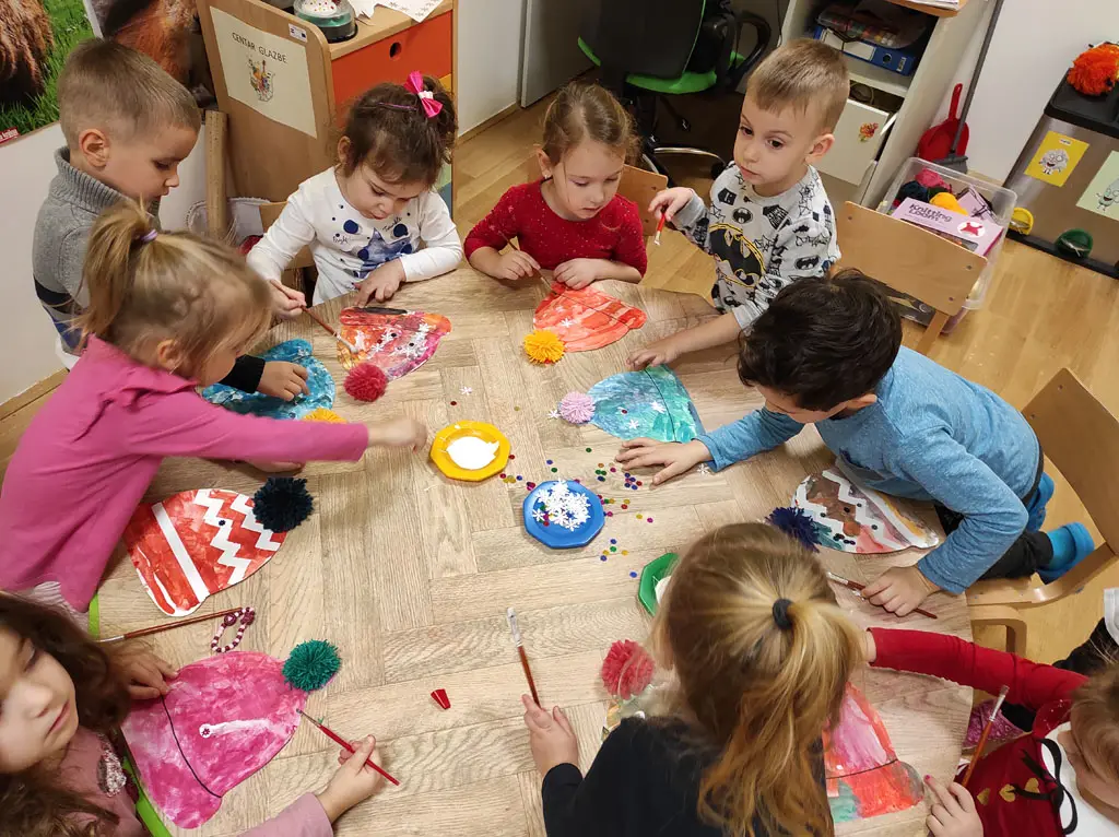 Padaj, padaj snježiću…