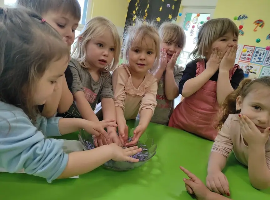Danima već slutim da me gleda netko – Uskrsni zeko!
