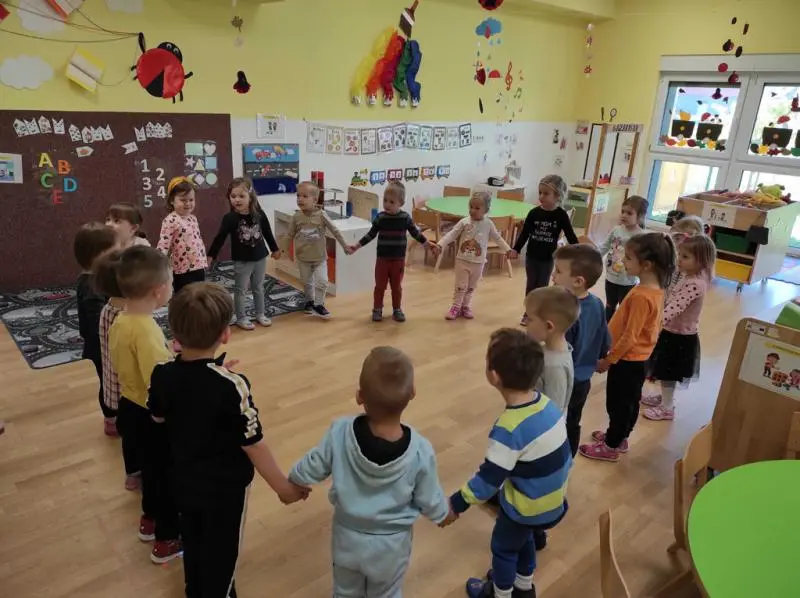 Jabučice crvena na visokoj grani