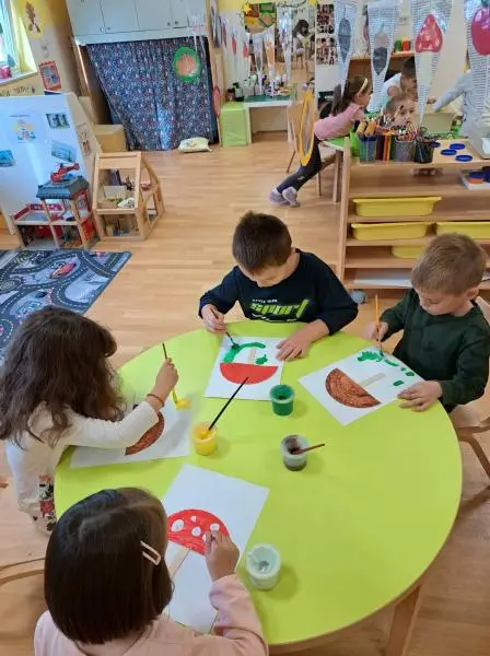 Muhara, muhara u šumici stoji
