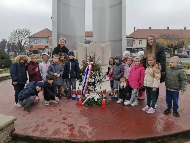 "I u mom gradu Vukovar svijetli"