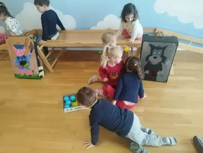 Tri praščića kuću grade