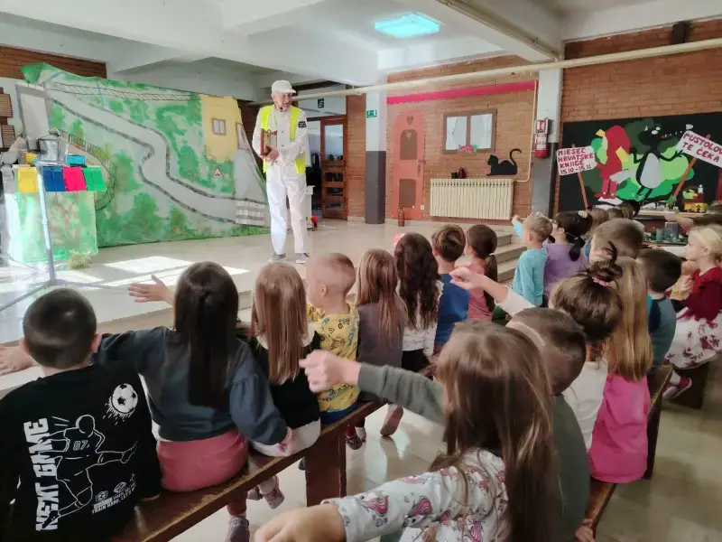 Održana interaktivna predstava 'Prvi koraci u prometu'
