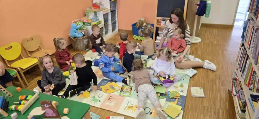 Gusjenice u posjeti knjižnici