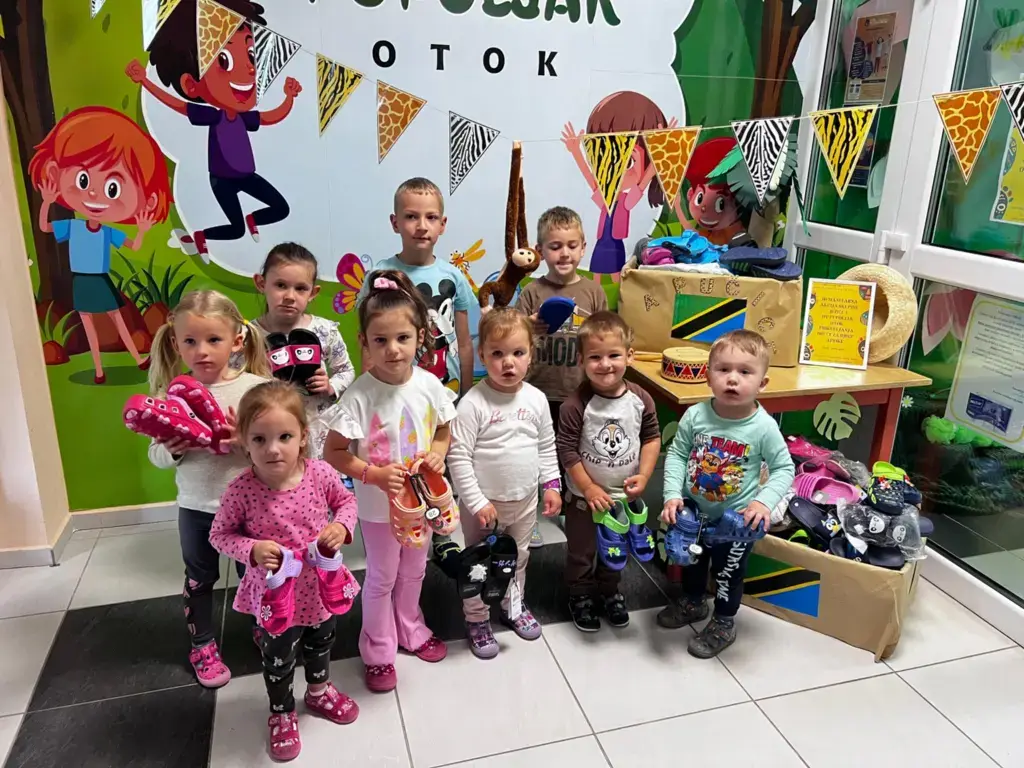 Humanitarna akcija „Papučice od srca koje za djecu Afrike kuca“